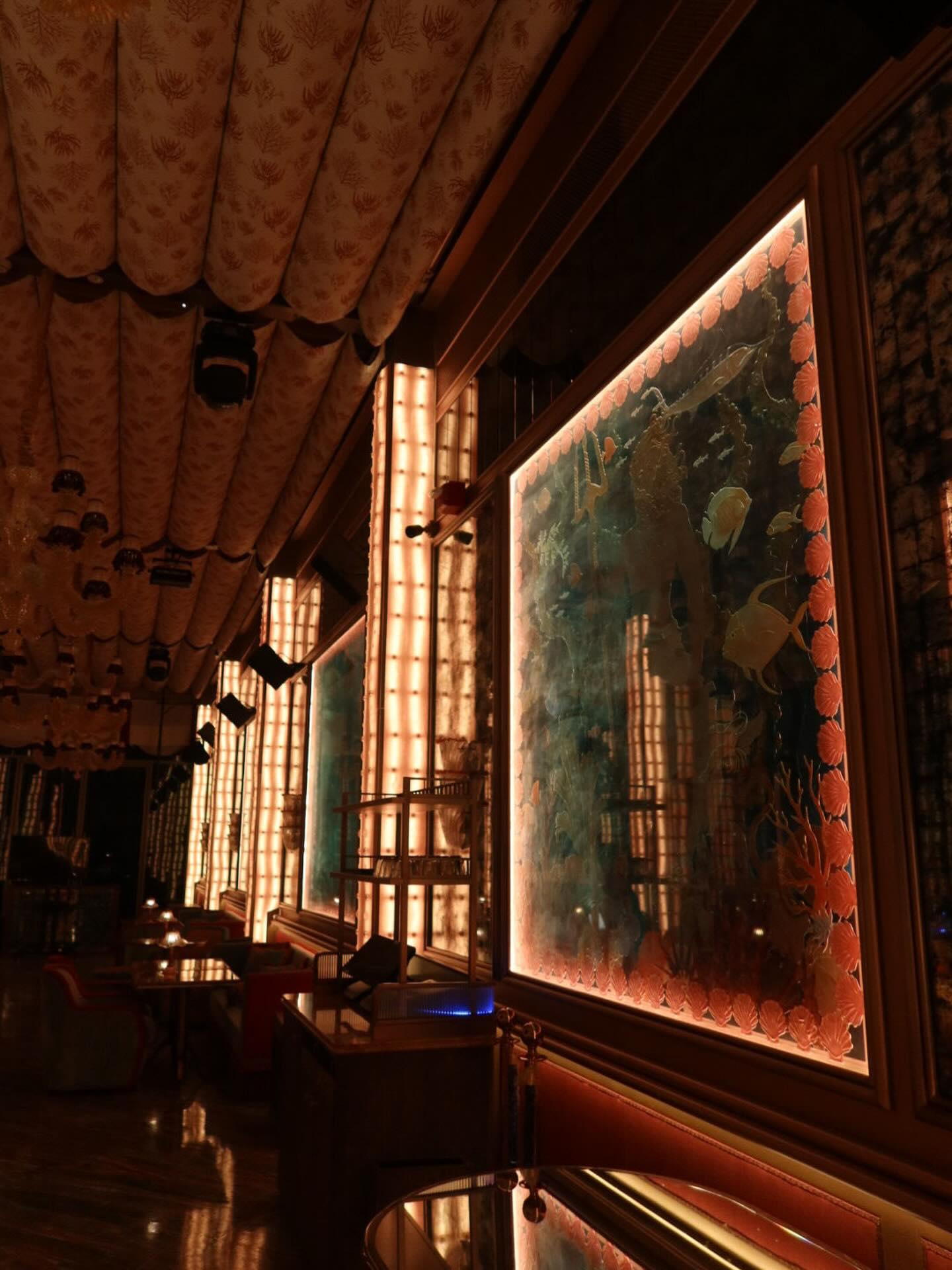 Cosy moments captured @sexyfishdxb earlier this year. #dubai #luxurydubai